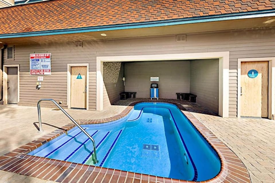 Experience laid-back mountain living at this Lakeland Village deluxe studio Apartment in South Lake Tahoe
