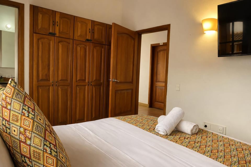 Bed, TV and multimedia, Photo of the whole room, Bedroom, wardrobe