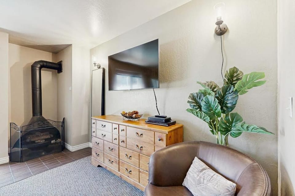 Pool View Studio with Private Beach Access Shared Pool Hot Tub Sauna Apartment in South Lake Tahoe