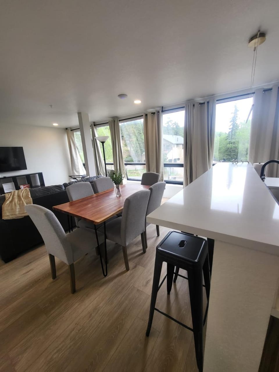 Beautiful Mountain Views in the Heart of Evergreen House in Evergreen