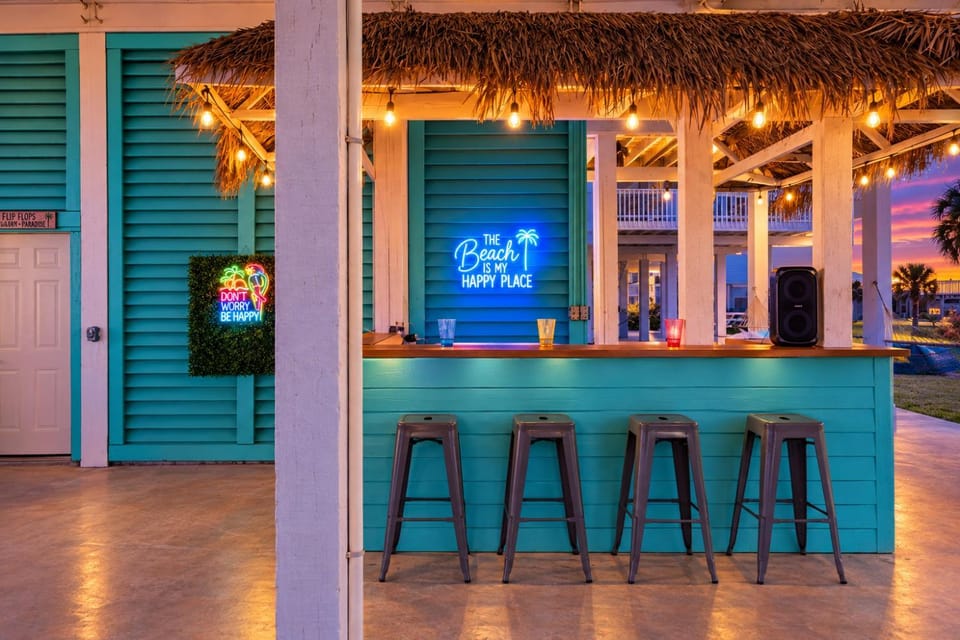 Patio, Lounge or bar, Seating area, Drinks