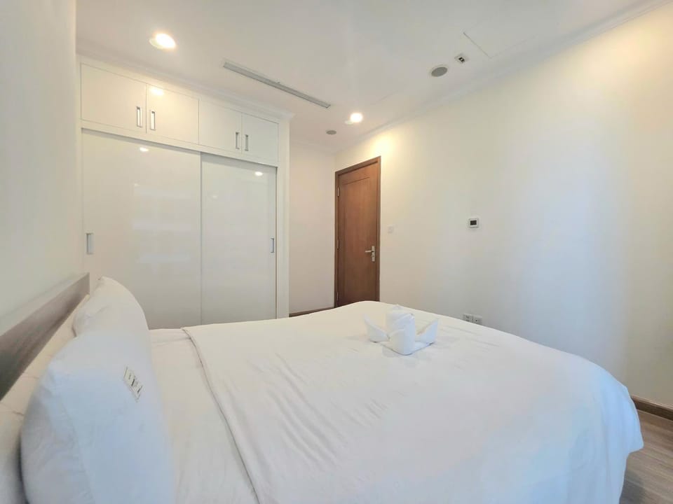 Bed, Photo of the whole room, Bedroom, towels, wardrobe