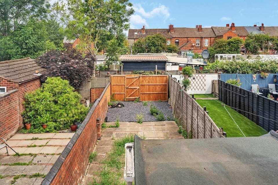 Stunning Luxury 2 Bed Room House Sleeps 5 Apartment in Coventry