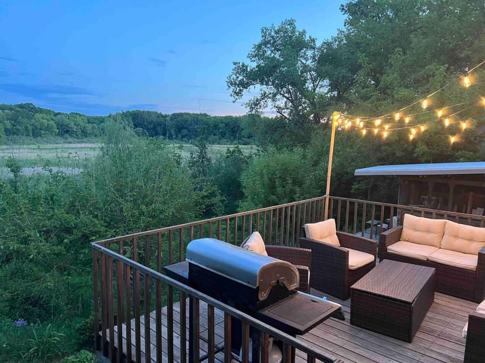 Cozy Cottage With Serene Prairie & Lake Views House in Powers Lake