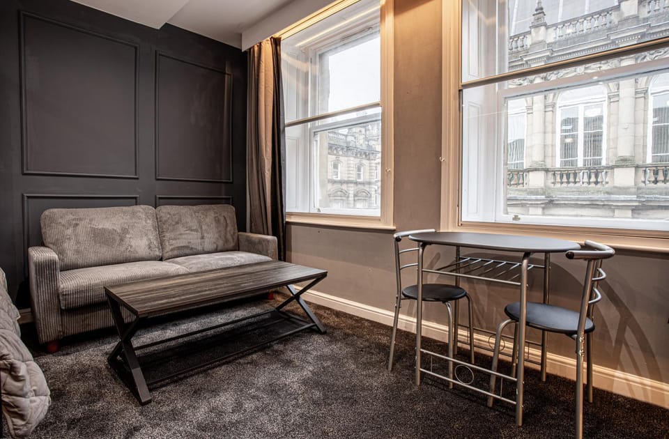 The Piece Hall Harmony Designer Studio - Superking Apartment in Calderdale