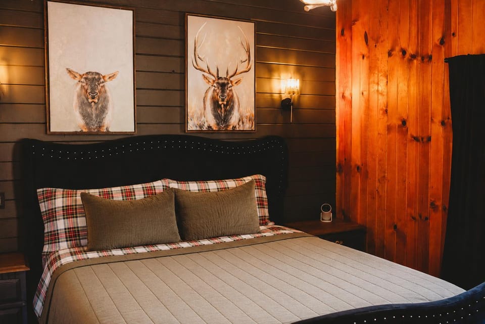 Bigfoot Alley Movie Room Walkable Location House in Shaver Lake