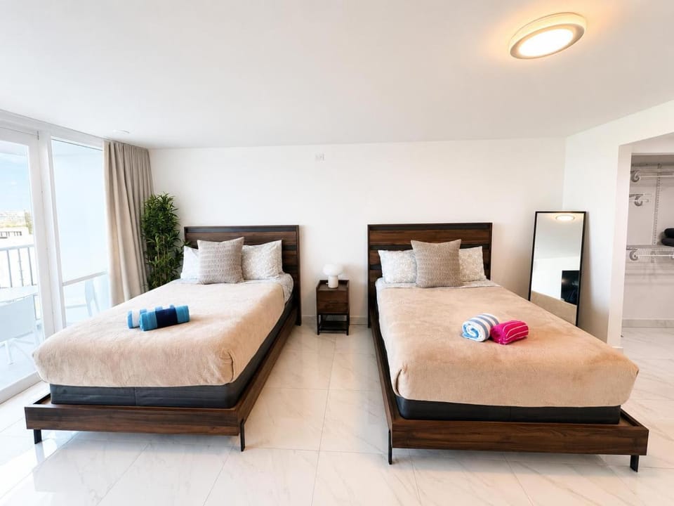 Elegant Beach Escape with Ocean Views Isla Verde Apartment in Carolina