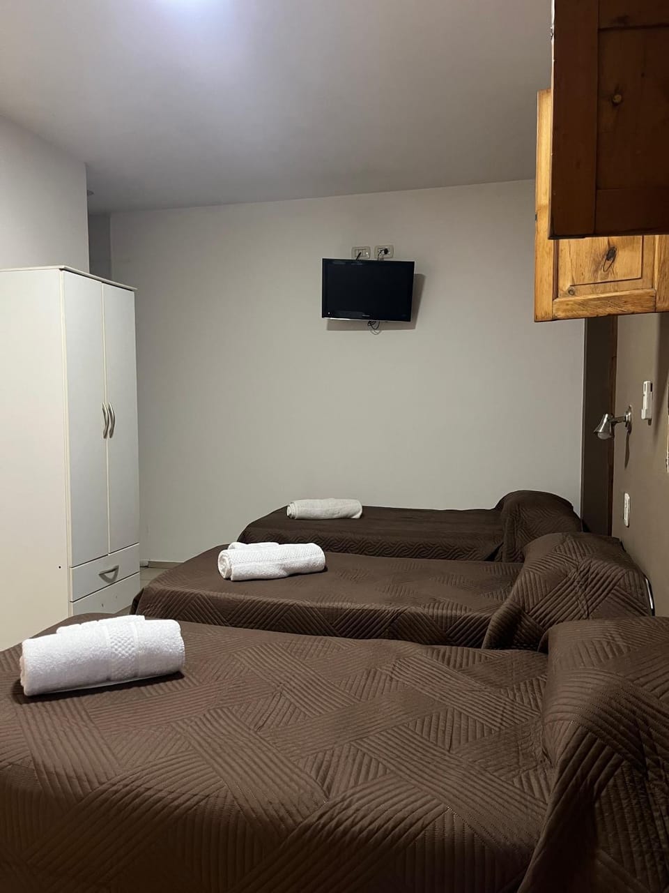Bed, Photo of the whole room, towels