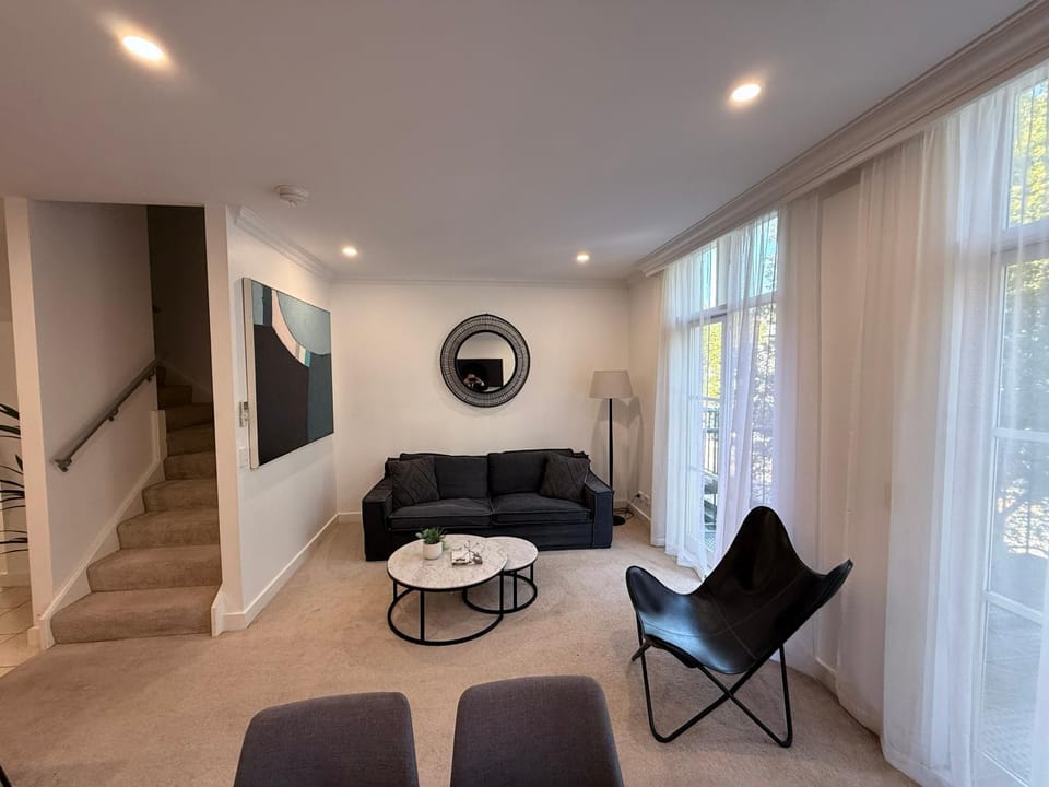Newcastle Wharfside Retreat - City, Harbour and Beach Stay House in New South Wales