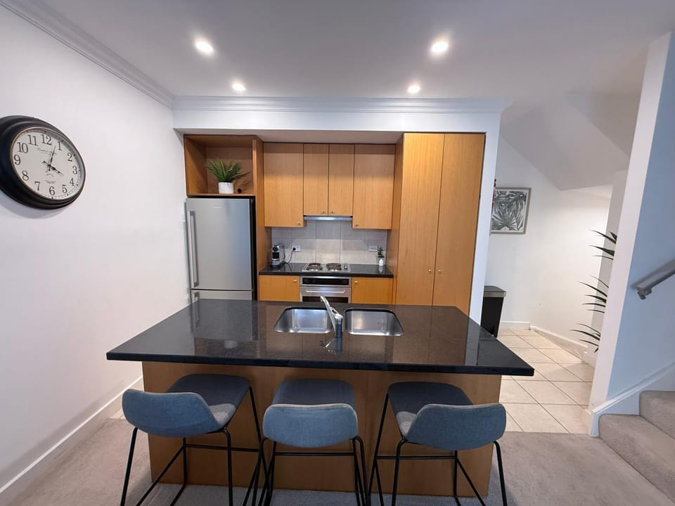 Newcastle Wharfside Retreat - City, Harbour and Beach Stay House in New South Wales