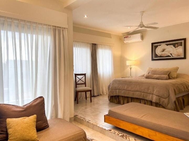 Residencia de lujo con piscina, parrilla, Pool y metegol House in Gualeguaychú