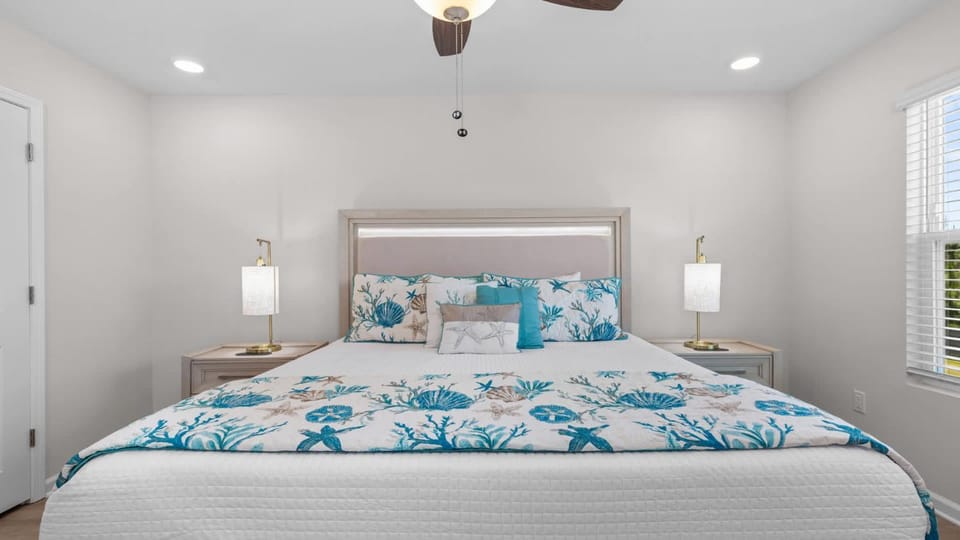 Light on Lumen Beach Retreat House in Upper Grand Lagoon