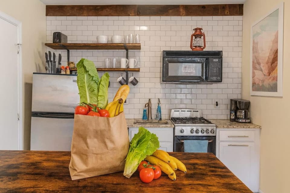 King Bed Sleeps 3 2 Beds Walkable Cozy House in Philadelphia