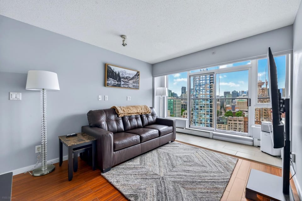 Communal lounge/ TV room, TV and multimedia, Living room, Seating area, Evening entertainment, City view