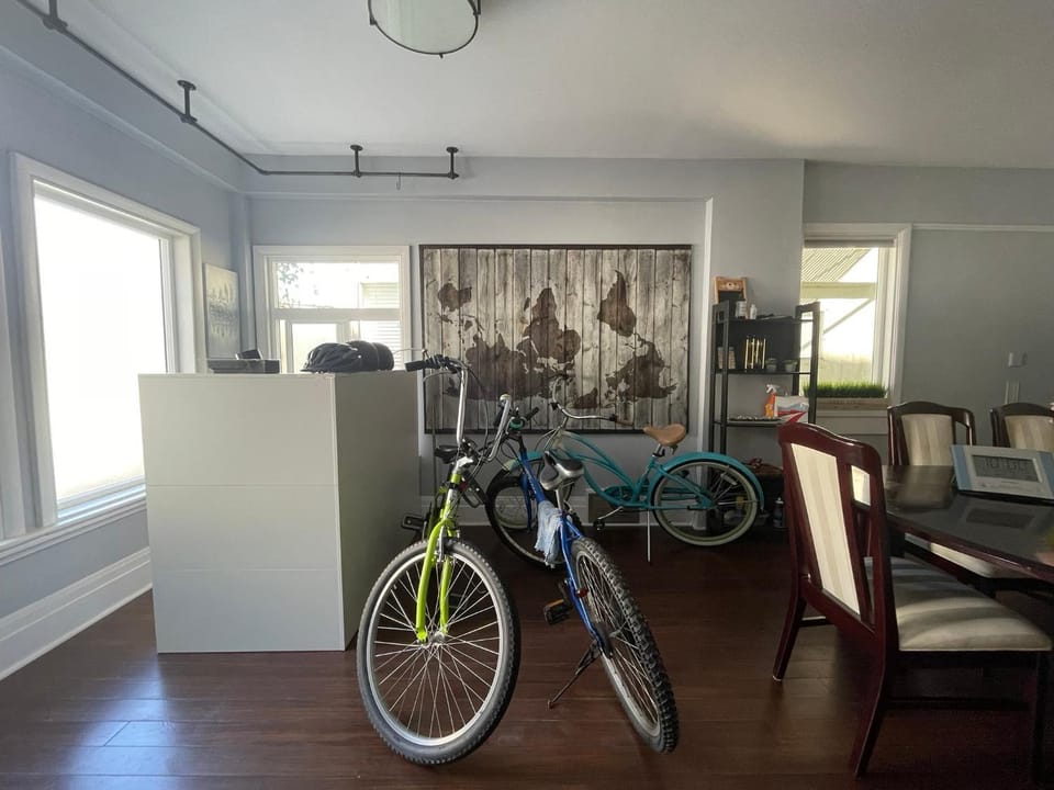 two twin beds 230sf Vacation rental in Vancouver