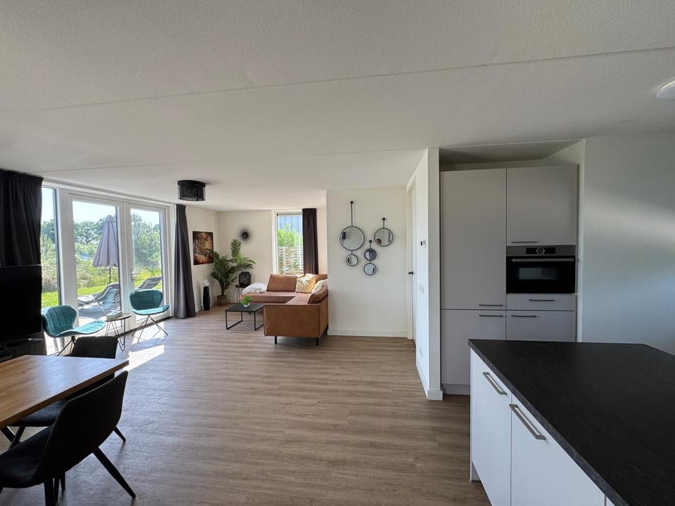 EuroParcs De Kraaijenbergse Plassen 12-Personen-Villa BeachLife Nr 318 House in Limburg (province)