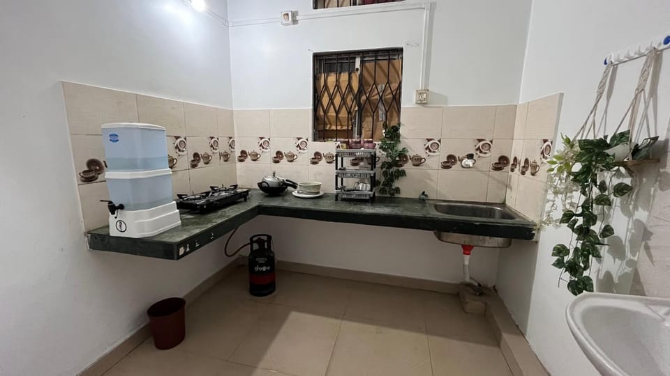 Rosewood Homestay Beltola with Kitchen - Non AC Apartment in India