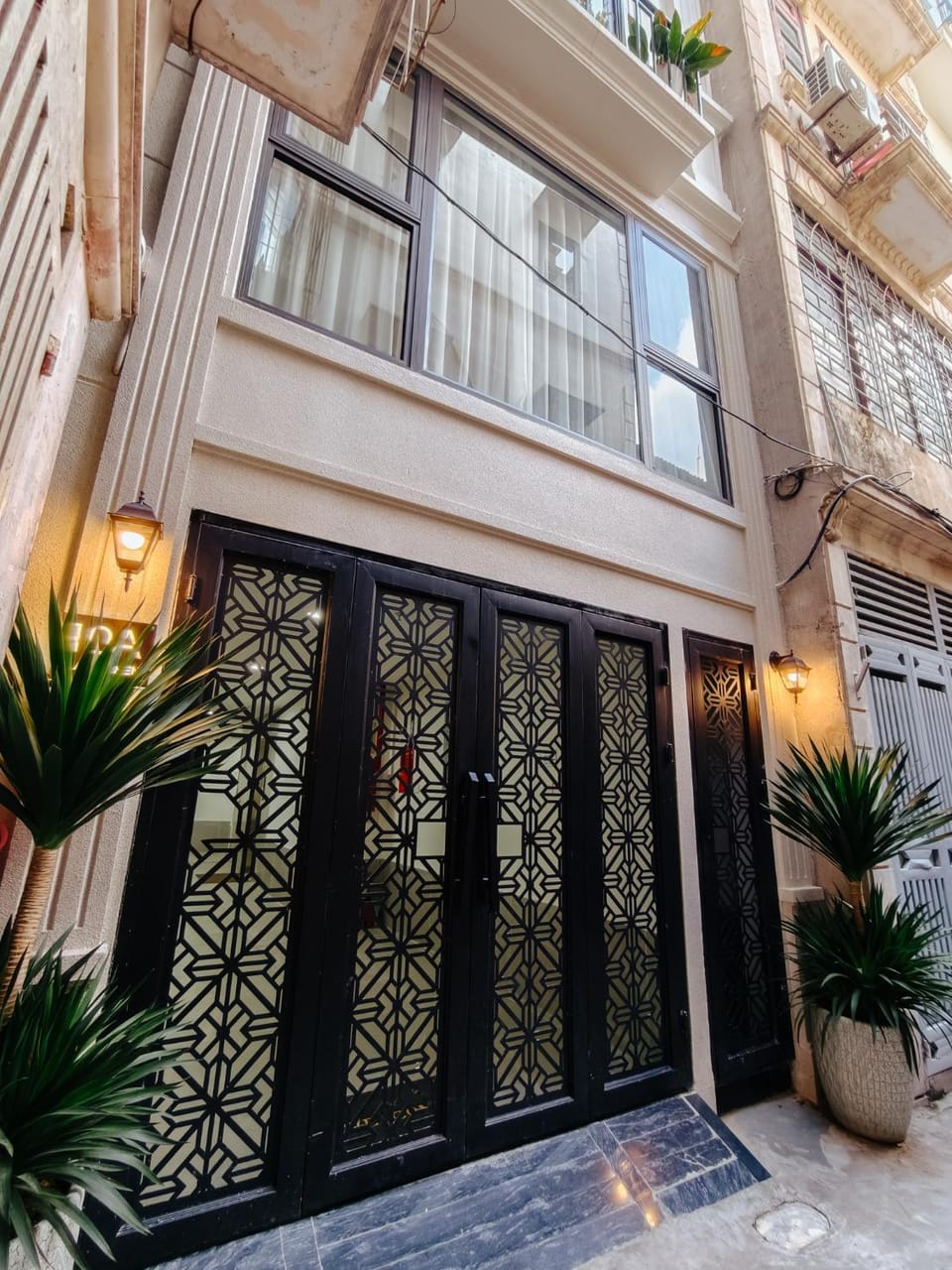 Facade/entrance