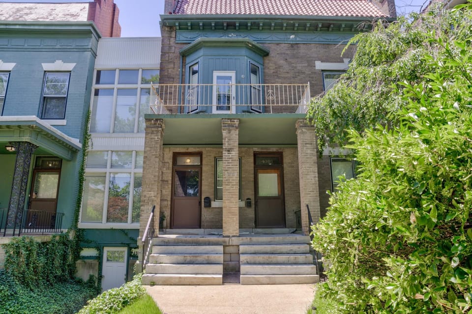 Property building, Facade/entrance, Balcony/Terrace