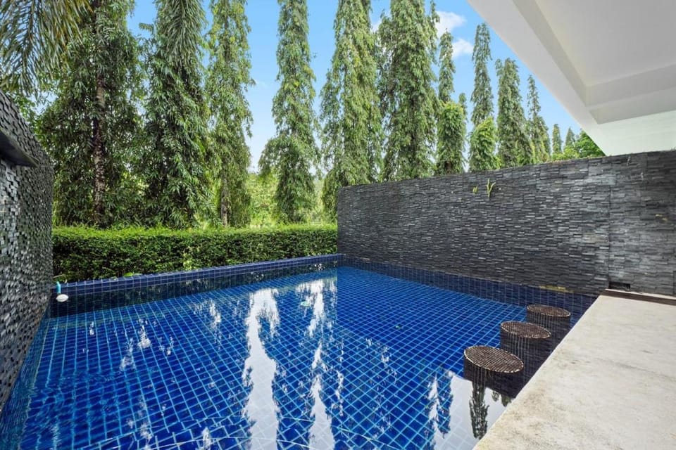 Golf Retreat Stunning Course Views Sleeps14 V325 Villa in Kathu