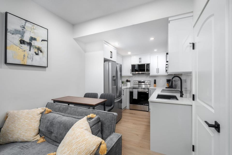 Kitchen or kitchenette, Living room, Seating area, Dining area, dishwasher, stove