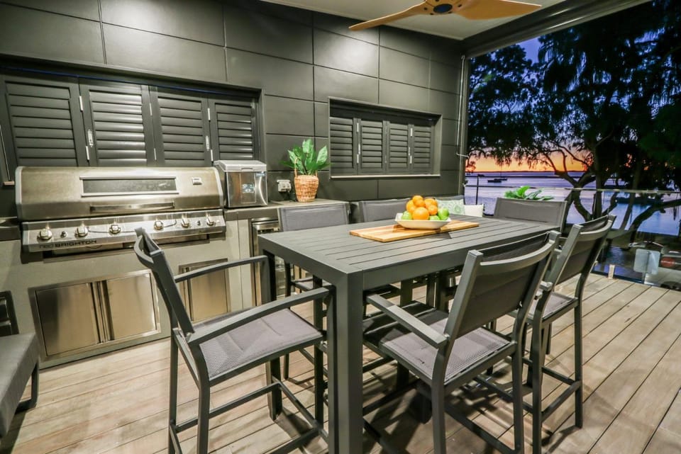 BBQ facilities, Dining area