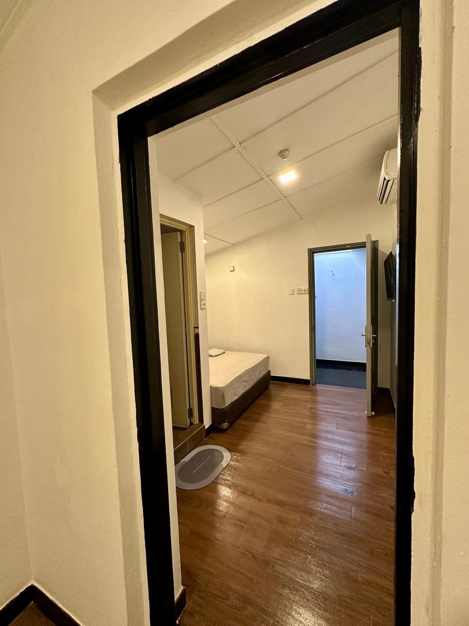 Bed, Bathroom, Photo of the whole room