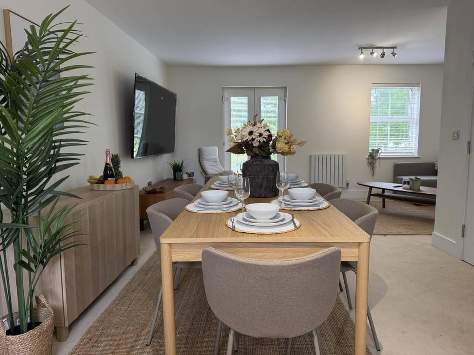 Modern 5-Bed House House in Aylesbury Vale