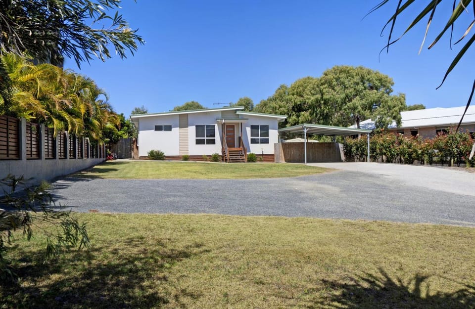 Property building, Garden view, Parking