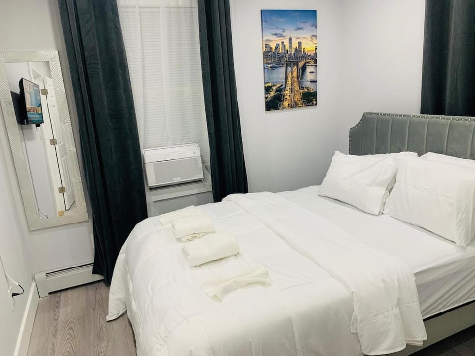 Luxury Oasis Near JFK and UBS Arena Apartment in Elmont