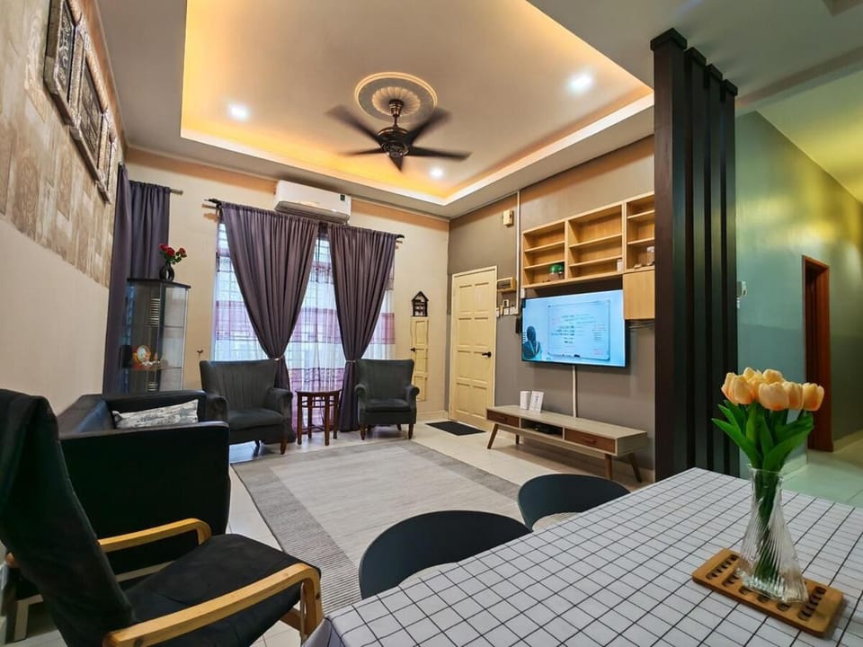 Cozy 4BR Homestay Near KLIA & SIC House in Negeri Sembilan, Malaysia