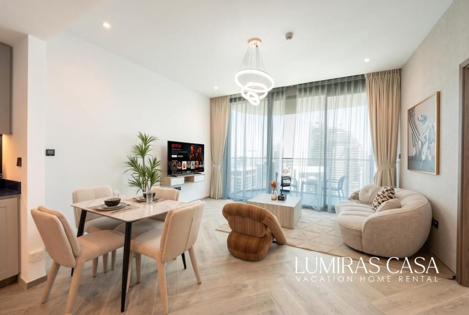Luxury 1BR at Peninsula 3 with Burj Khalifa View Apartment in Dubai