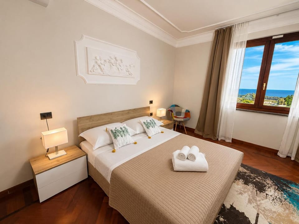 Bed, Photo of the whole room, Bedroom, Sea view
