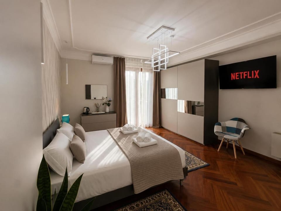 Bed, TV and multimedia, Photo of the whole room, Bedroom, air conditioner