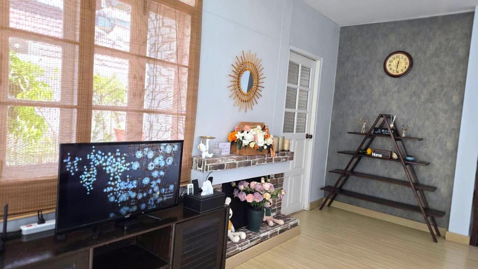 Communal lounge/ TV room, Communal lounge/ TV room