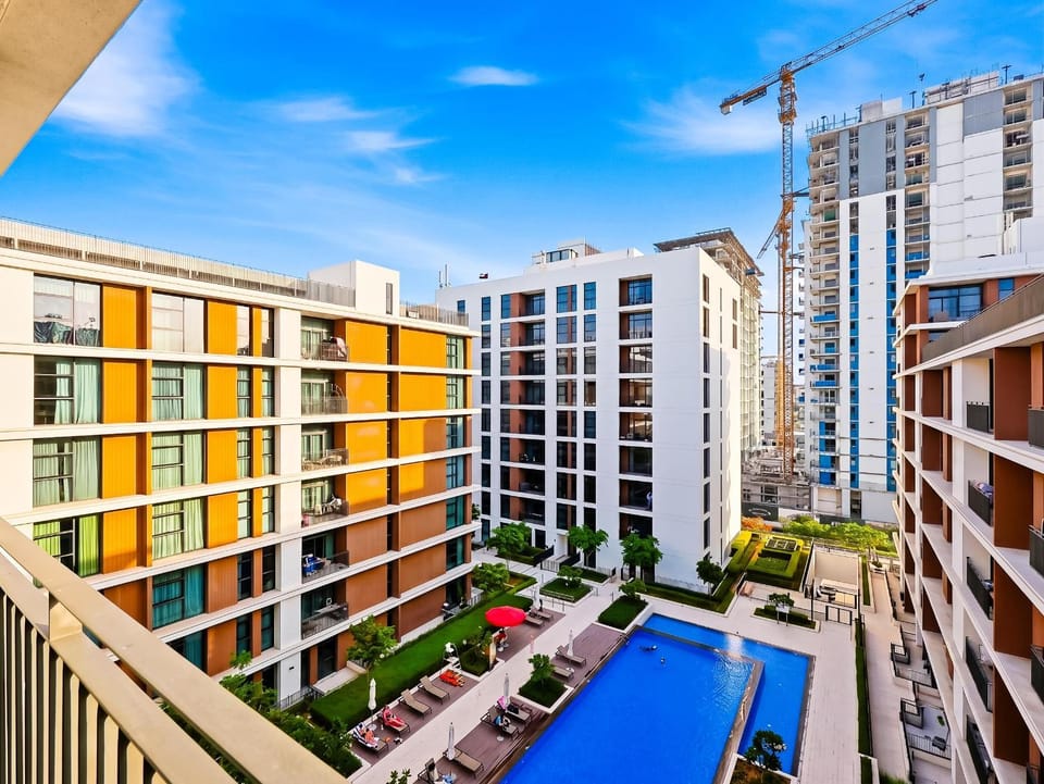 Property building, Day, Pool view, Swimming pool