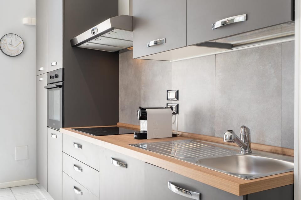 Coffee/tea facilities, Kitchen or kitchenette, dishwasher, internet, oven, stove, air conditioner
