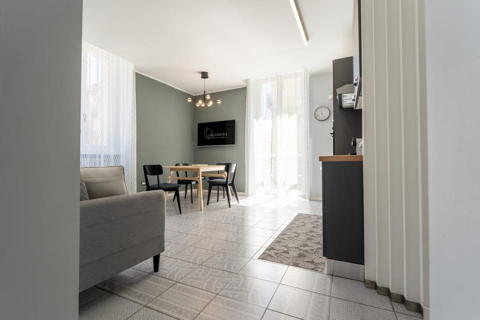 TV and multimedia, Kitchen or kitchenette, Living room, Dining area, internet, stove, air conditioner