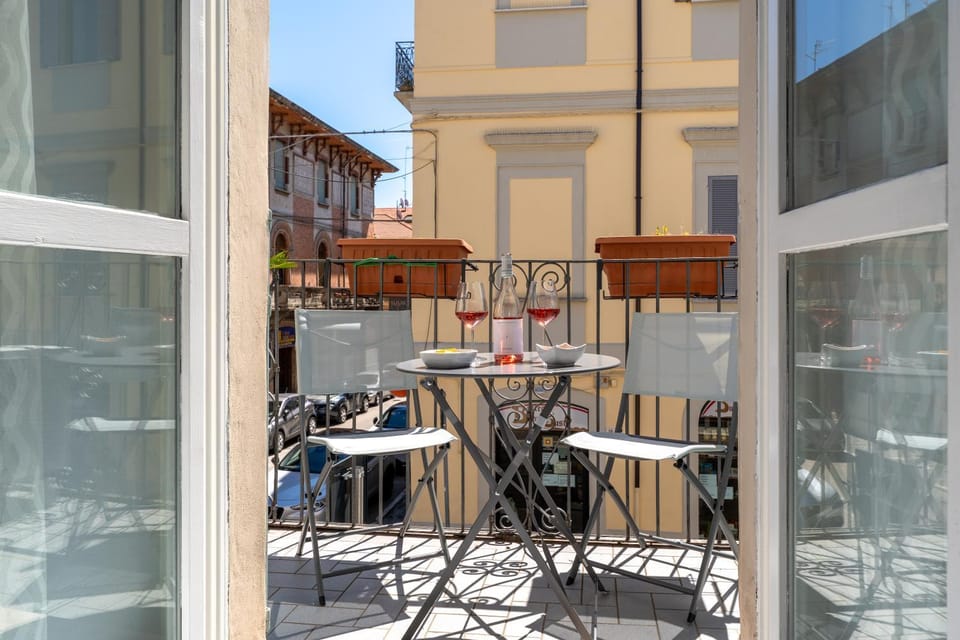 Day, View (from property/room), Balcony/Terrace, Food and drinks, internet