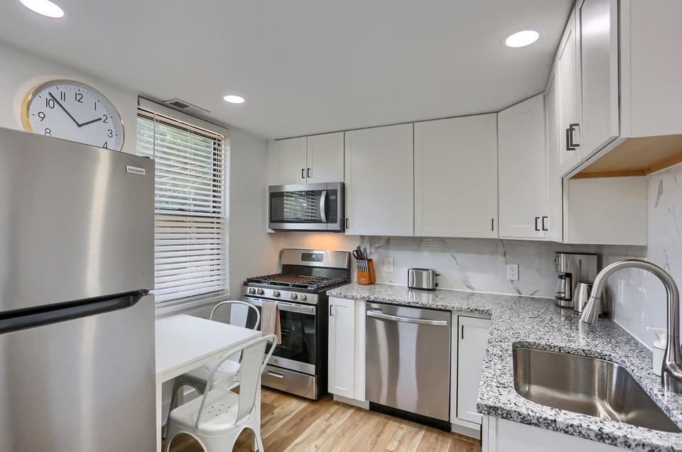 Kitchen or kitchenette, kitchen, kitchen