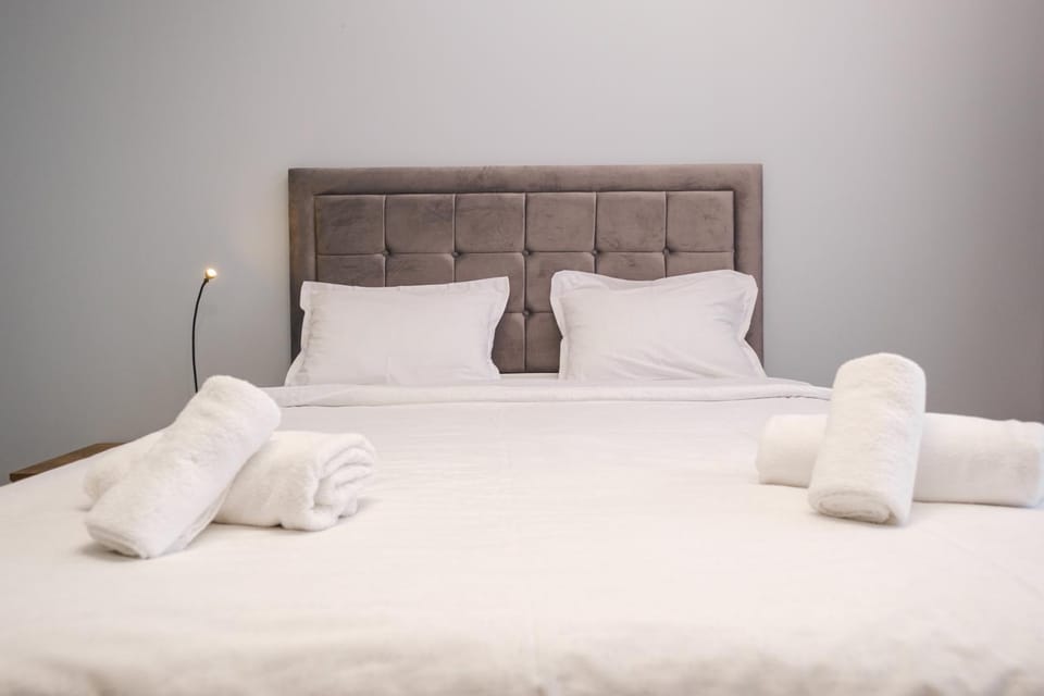 Bed, Photo of the whole room, Bedroom, towels