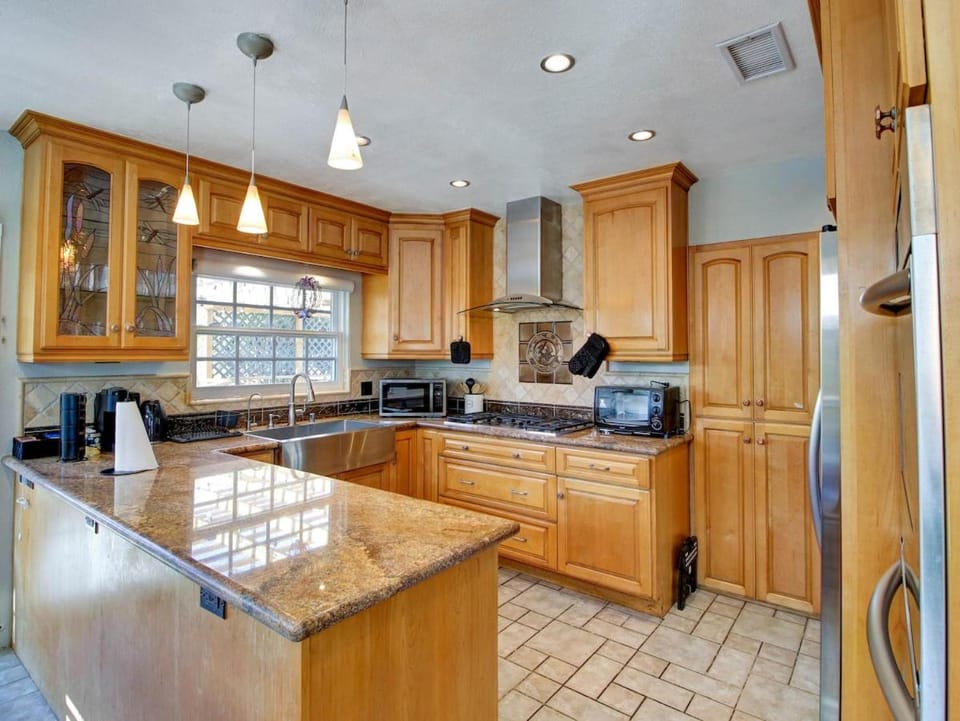 The Golden Haven Retreat LAX SoFi House in Del Aire