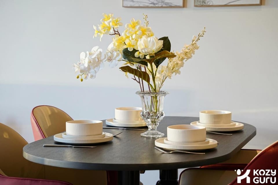 KozyGuru | Stylish 2BR Apt & Parking North Sydney Apartment in Sydney