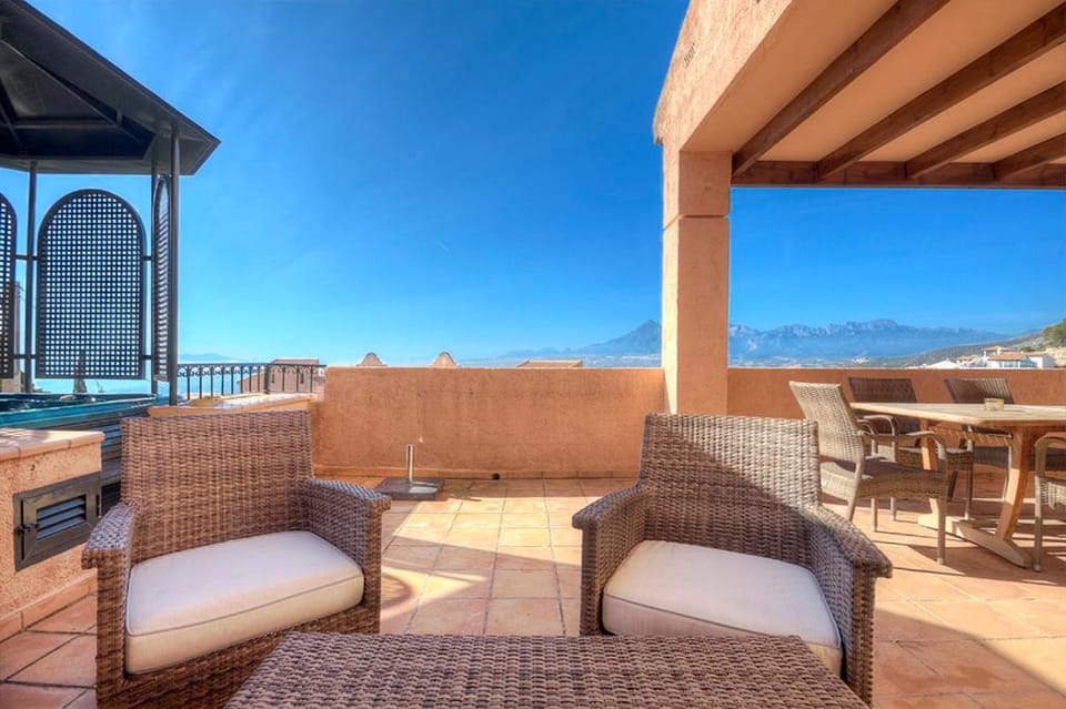 Hot Tub, Solarium, Balcony/Terrace, Other, Area and facilities
