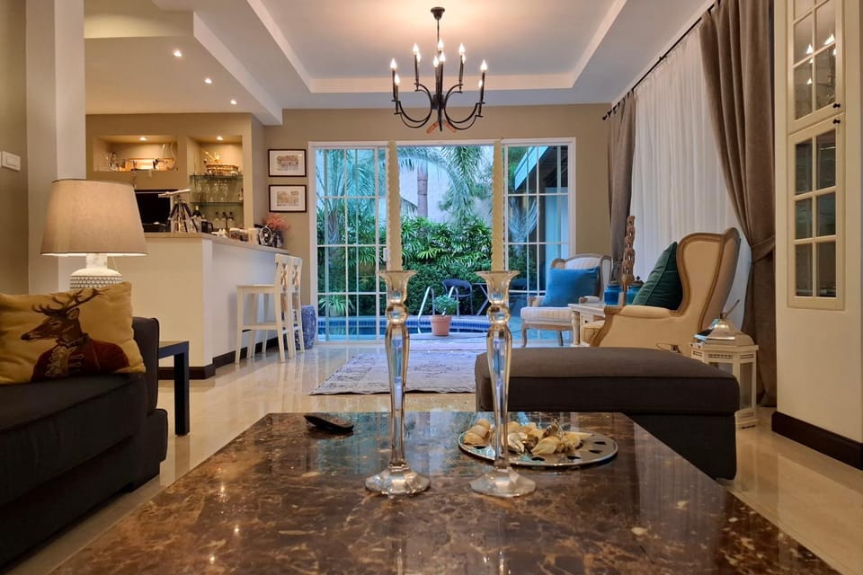 Living room, Seating area
