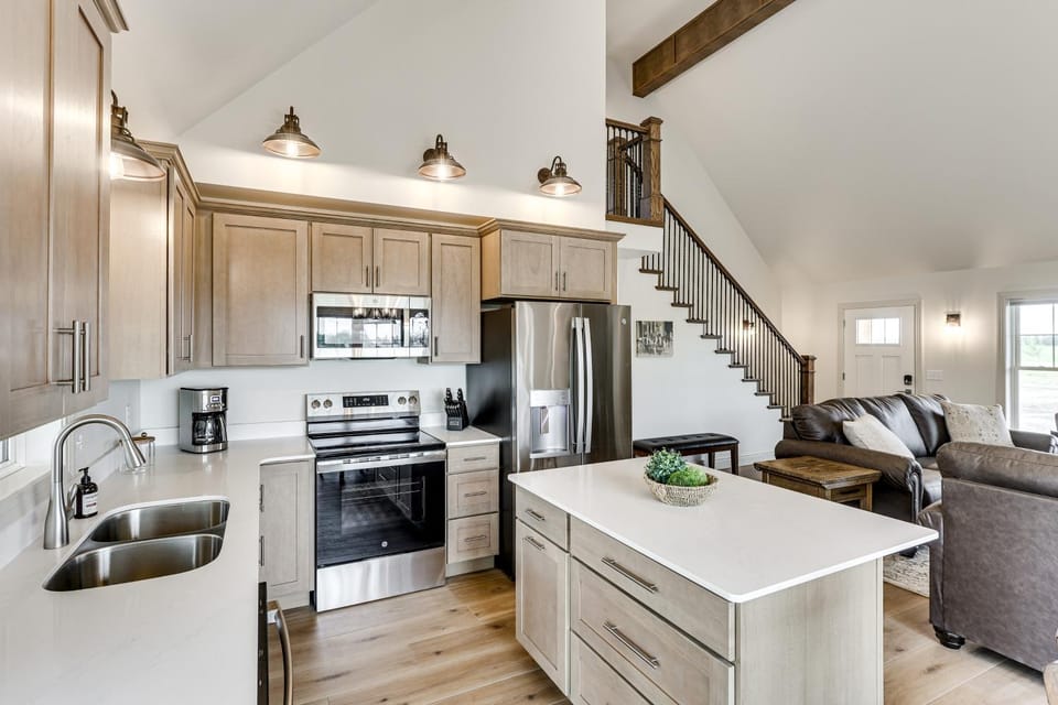 Boat & Fish on Cow Creek! Brand-New Pierre Home House in South Dakota