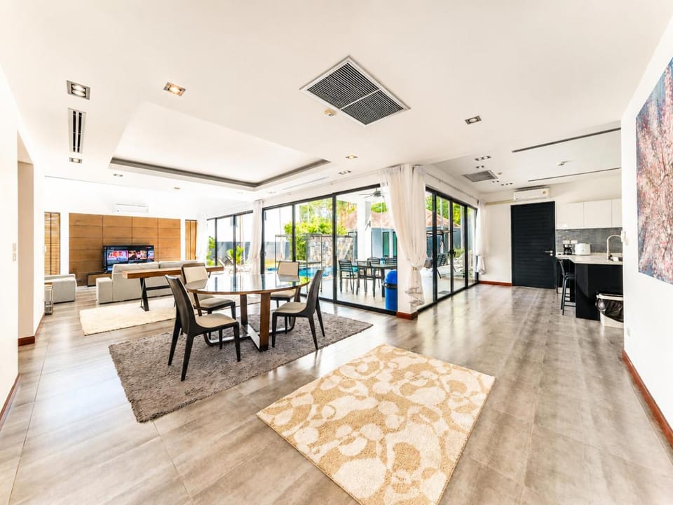 Bangtao 4 Bedrooms Modern Single-Unit Villa 1000 Square Meters of Land 15-Meter Oversized Private Pool Oversized Garden Villa in Choeng Thale