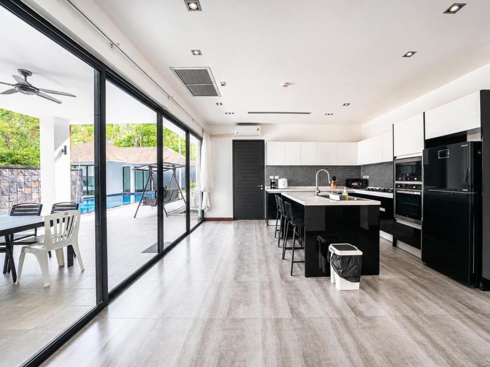 Bangtao 4 Bedrooms Modern Single-Unit Villa 1000 Square Meters of Land 15-Meter Oversized Private Pool Oversized Garden Villa in Choeng Thale