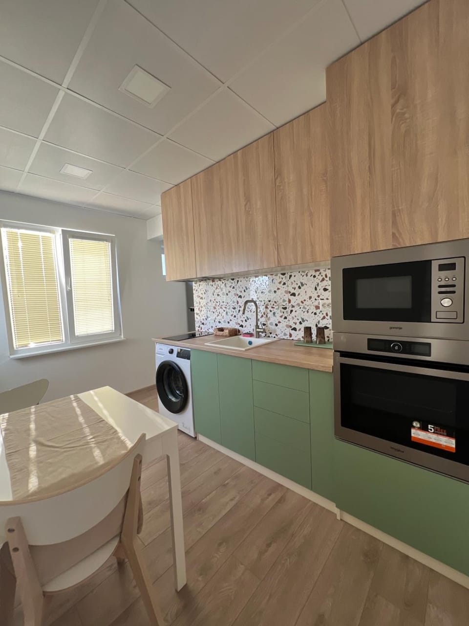Kitchen or kitchenette, Dining area, oven, stove, toaster, washing machine