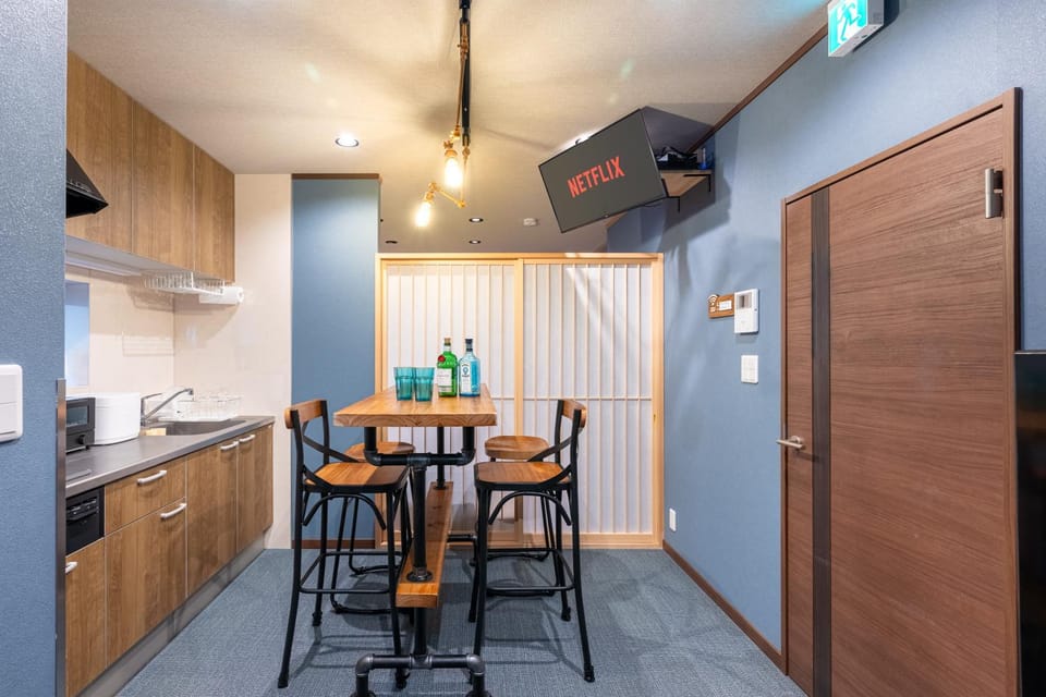 3 Bedrooms House for 6, Limousine bus to Haneda Airport, Direct bus to Disney, 2-minute walk to the station, 2 toilets, Netflix House in Japan